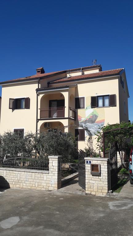 Apartments Mirela Пореч Екстериор снимка