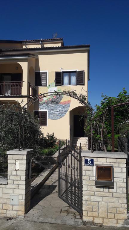 Apartments Mirela Пореч Екстериор снимка
